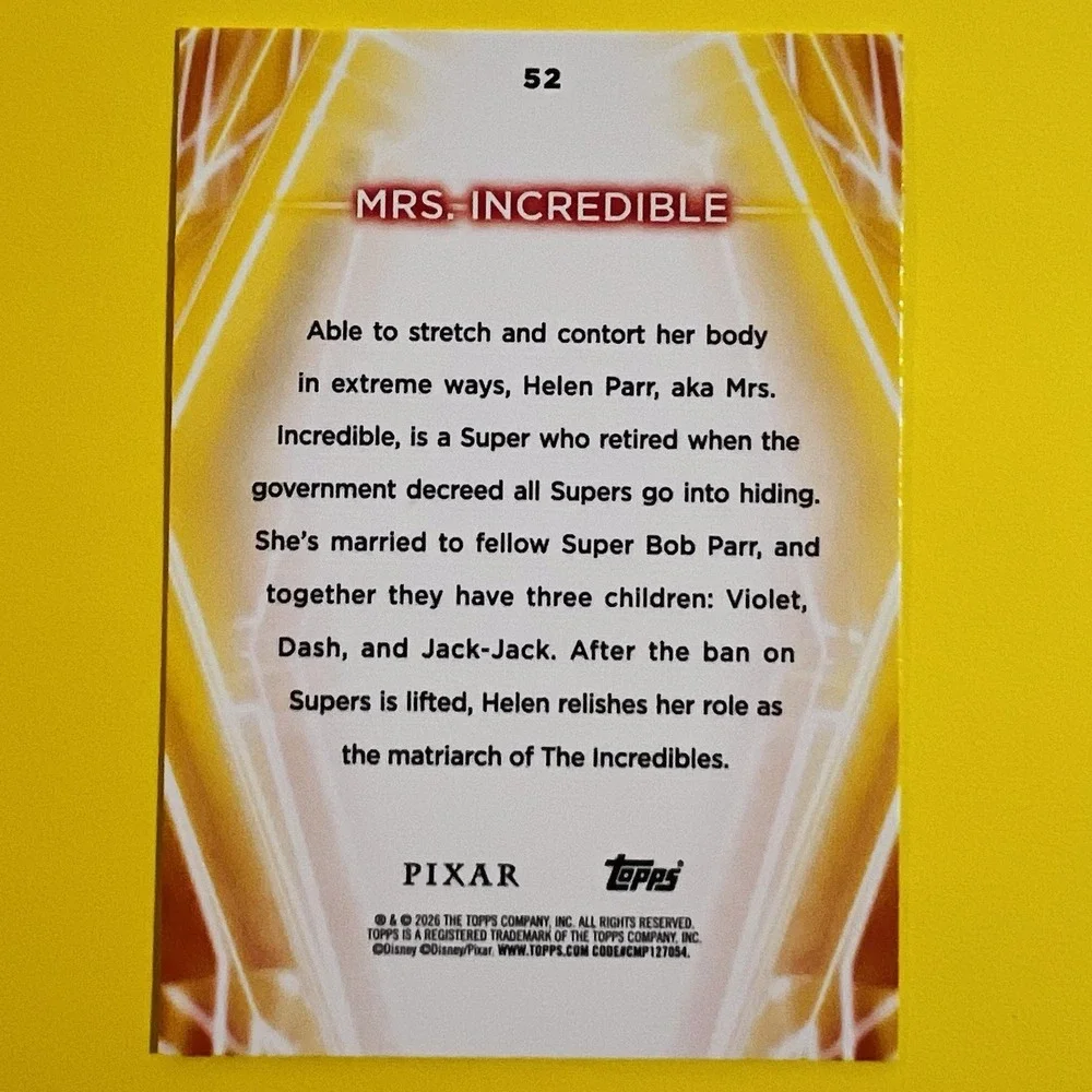 2026 Topps Disney Neon‎ Mrs. Incredible #52 Base Card